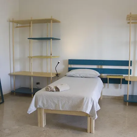 Oberdan בית הארחה